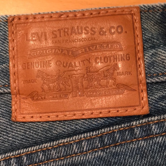 Levi’s Wedgie Fit Jean Cut-Offs Shorts - Picture 6 of 10